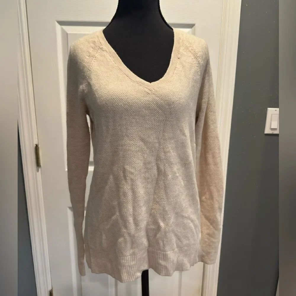 Gap Women's Cream Sweater in size XS